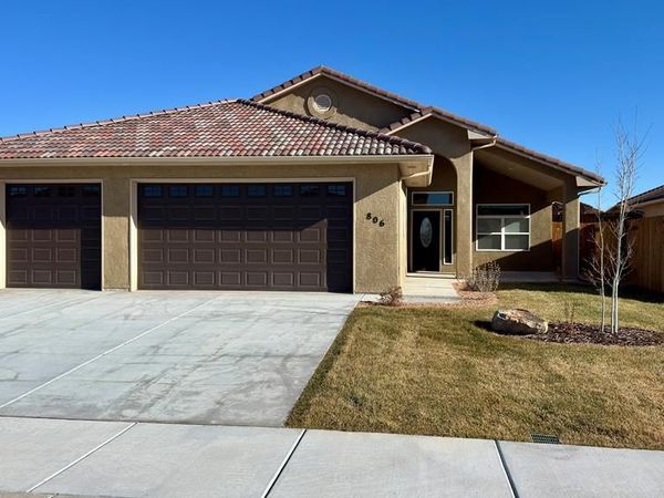 806 Thorncrest Dr, Pueblo, CO 81005