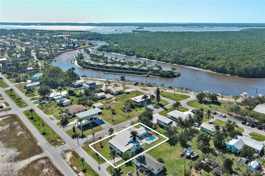 407 Copeland Ave N, Everglades City, FL 34139 Photo