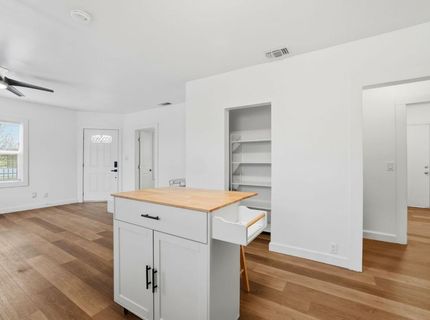 702 Dixieanne Ave, Sacramento, CA 95815 Photo