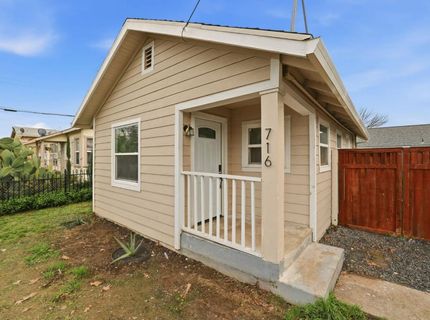 702 Dixieanne Ave, Sacramento, CA 95815 Photo