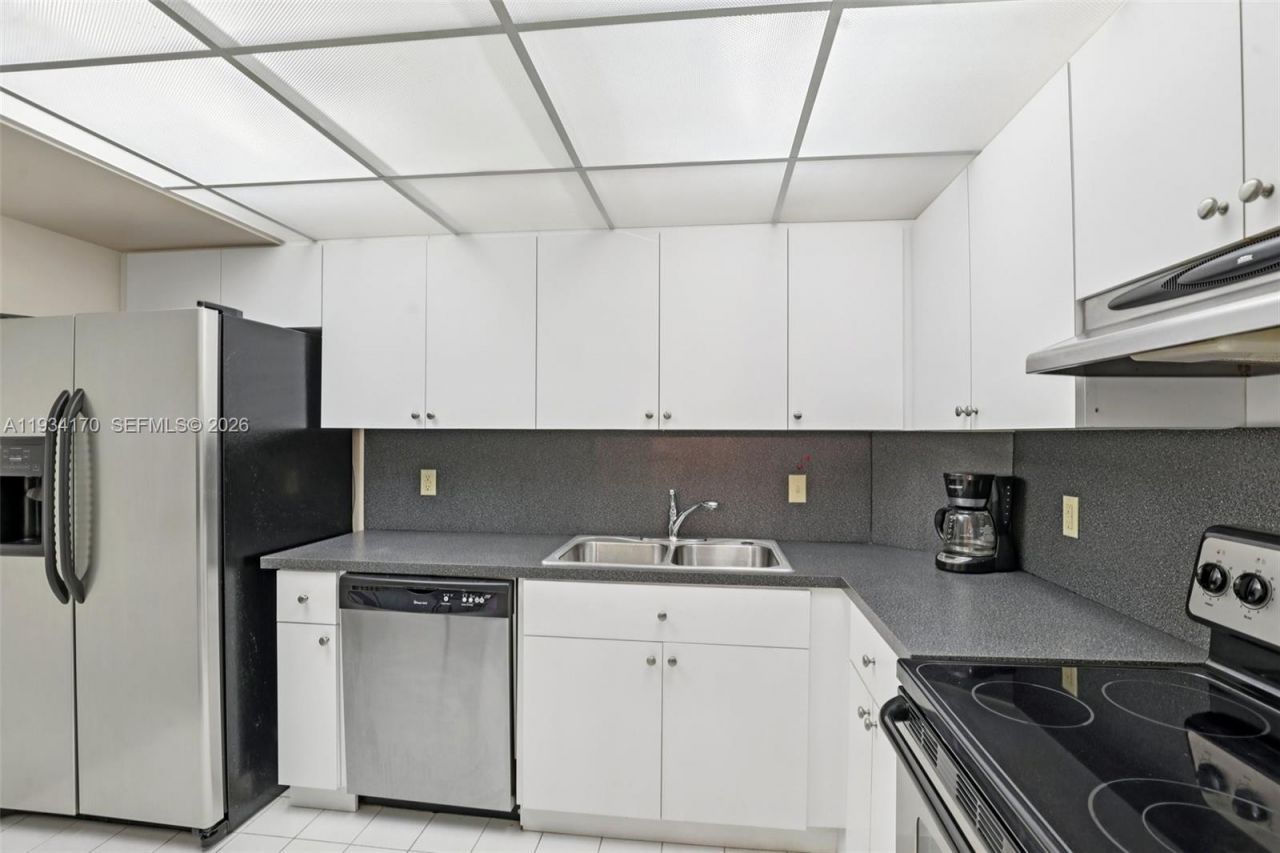 4350 Hillcrest Dr, Unit 702, Hollywood, FL 33021 Photo