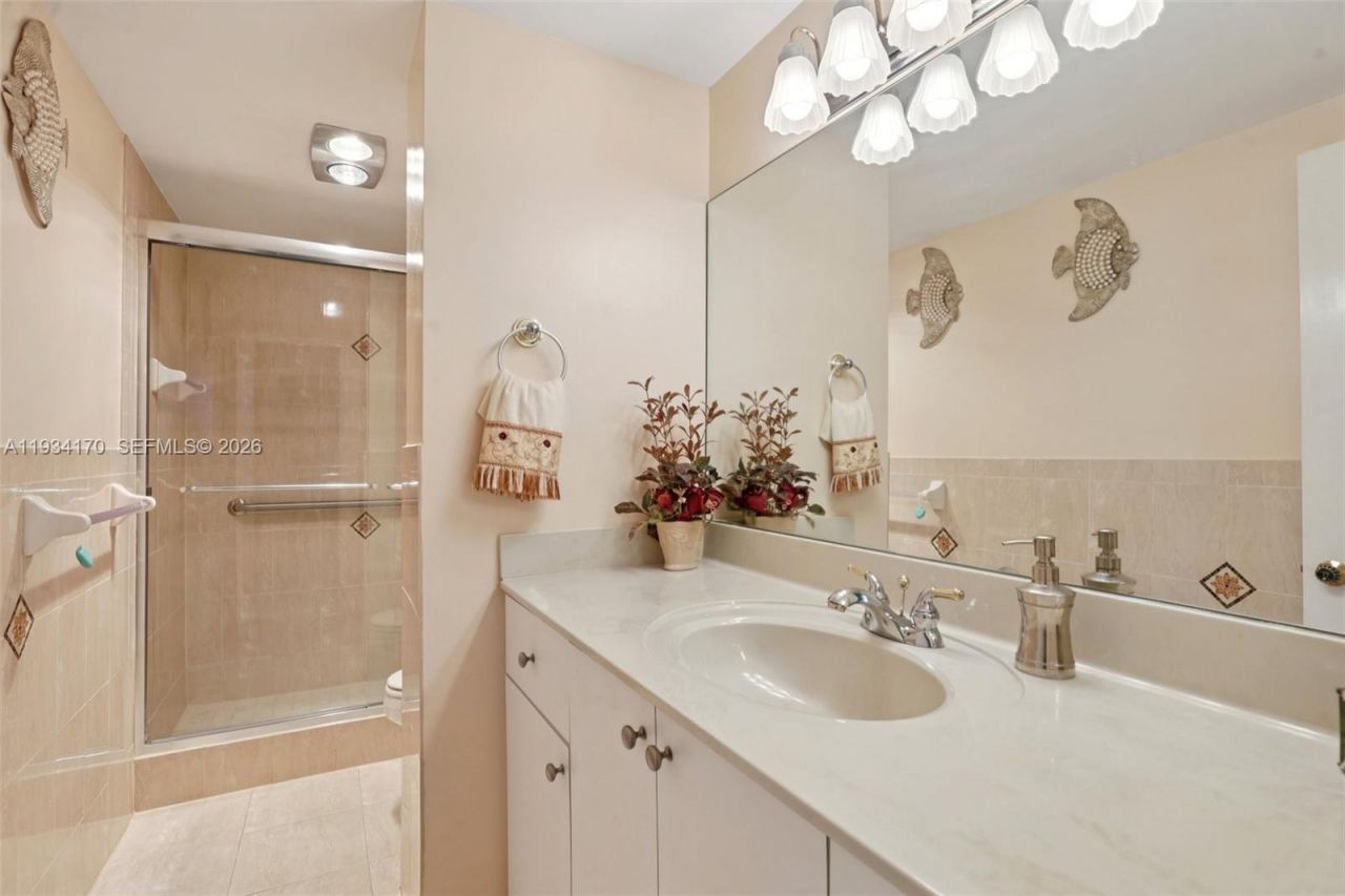 4350 Hillcrest Dr, Unit 702, Hollywood, FL 33021 Photo