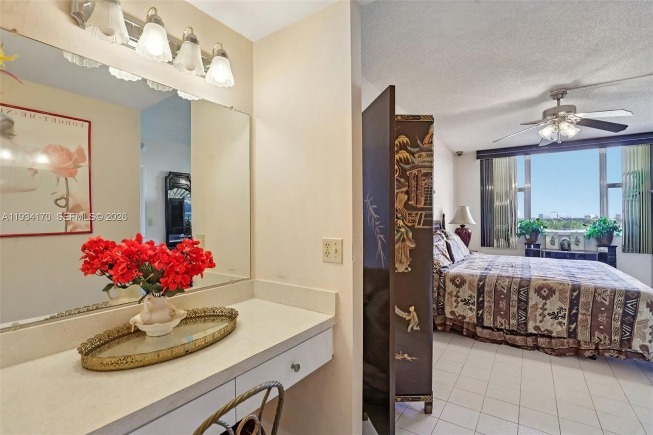 4350 Hillcrest Dr, Unit 702, Hollywood, FL 33021 Photo