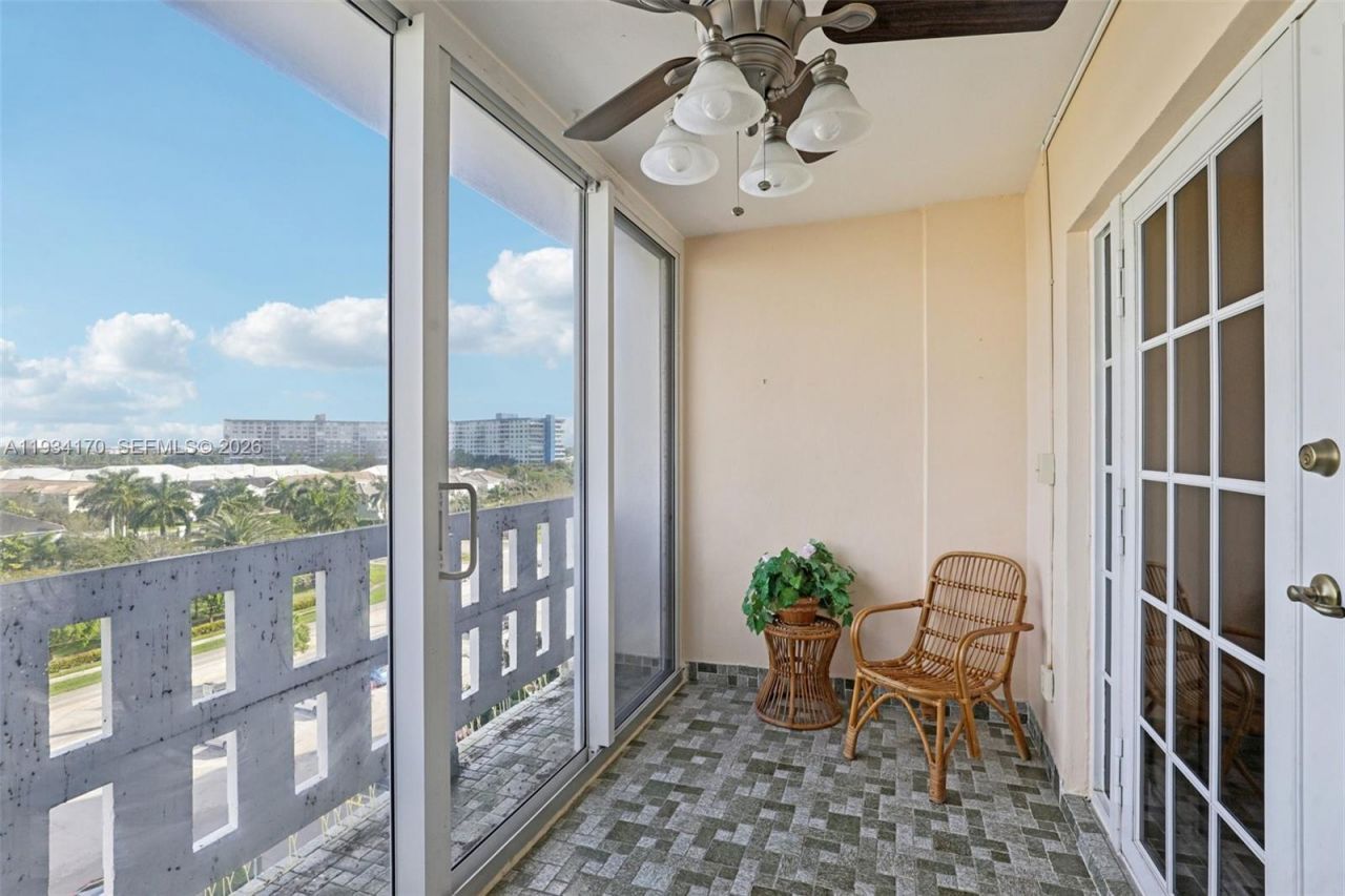 4350 Hillcrest Dr, Unit 702, Hollywood, FL 33021 Photo