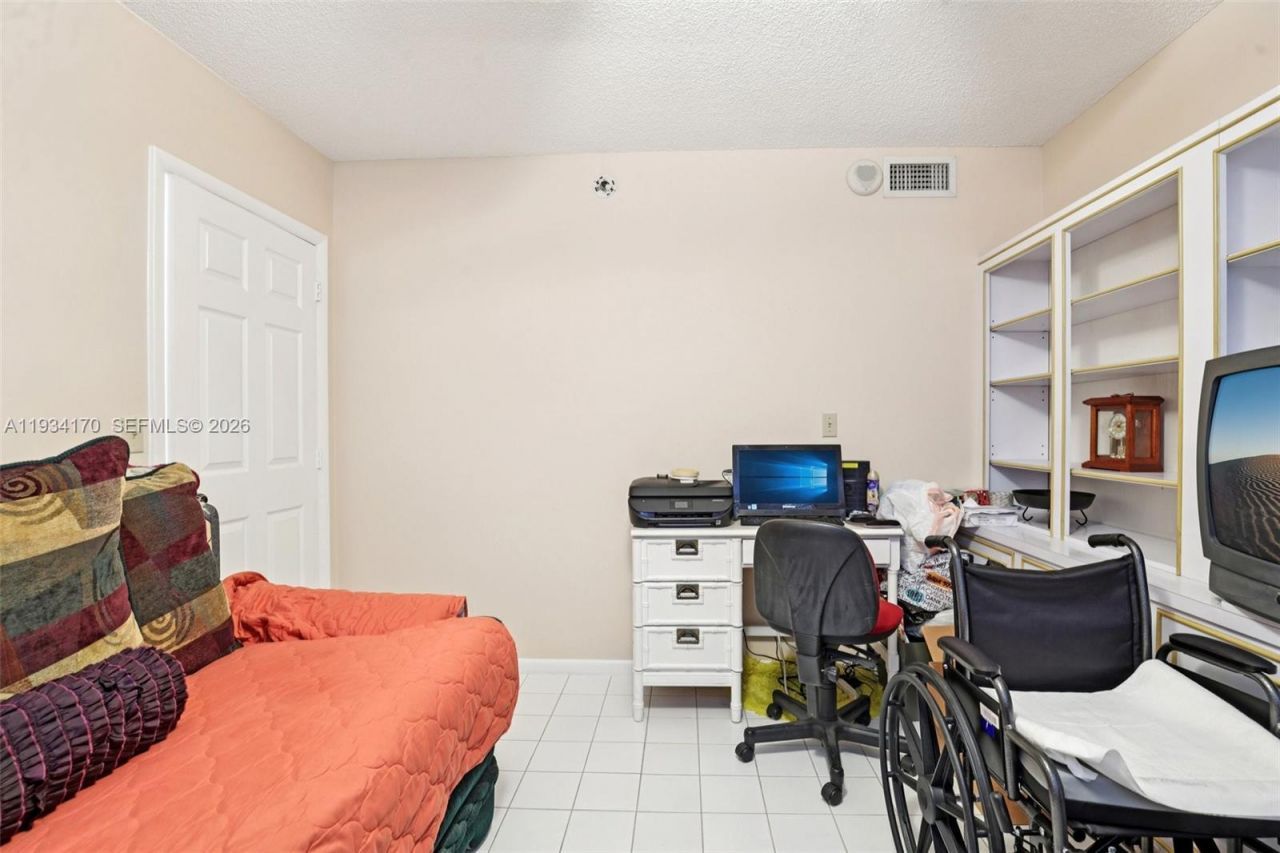 4350 Hillcrest Dr, Unit 702, Hollywood, FL 33021 Photo