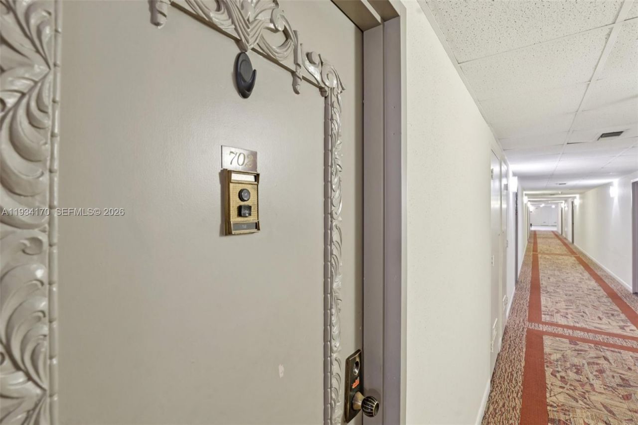 4350 Hillcrest Dr, Unit 702, Hollywood, FL 33021 Photo