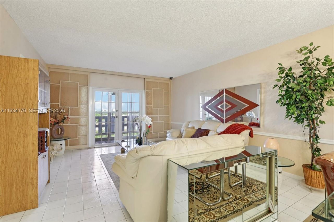 4350 Hillcrest Dr, Unit 702, Hollywood, FL 33021 Photo