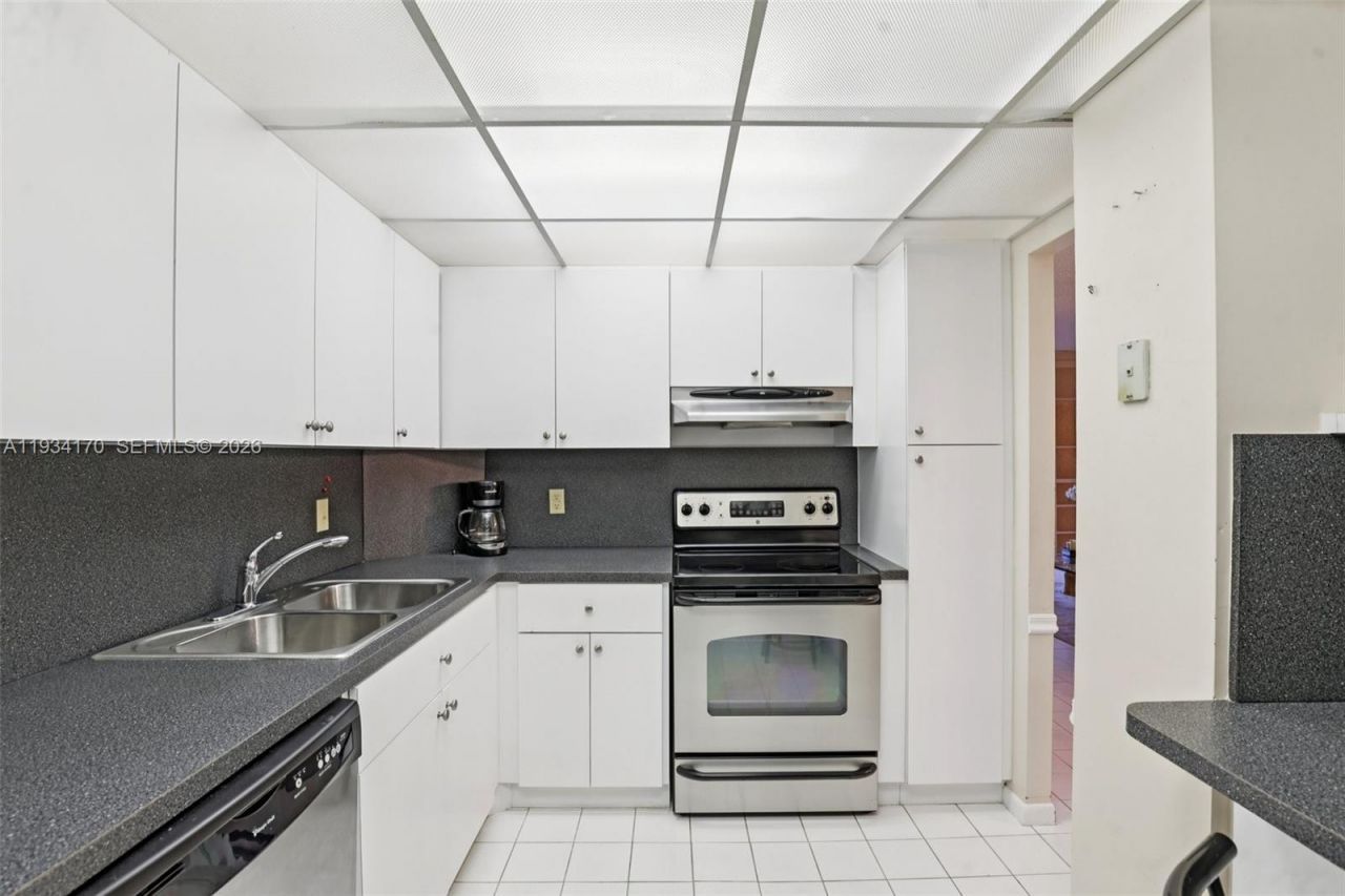 4350 Hillcrest Dr, Unit 702, Hollywood, FL 33021 Photo