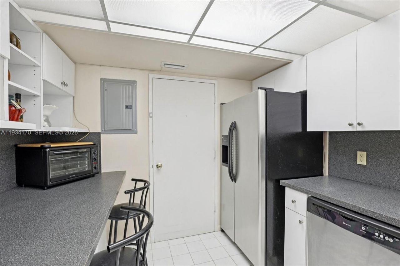 4350 Hillcrest Dr, Unit 702, Hollywood, FL 33021 Photo