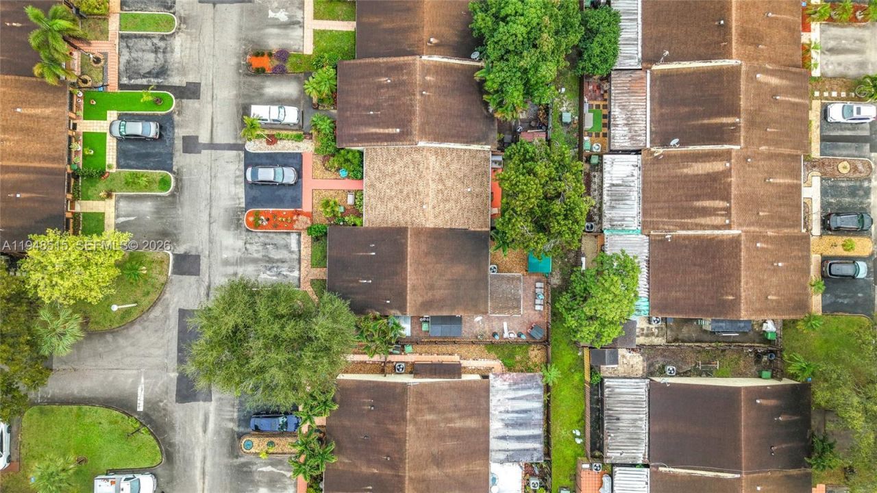 10340 Laurel Ct, Pembroke Pines, FL 33026 Photo