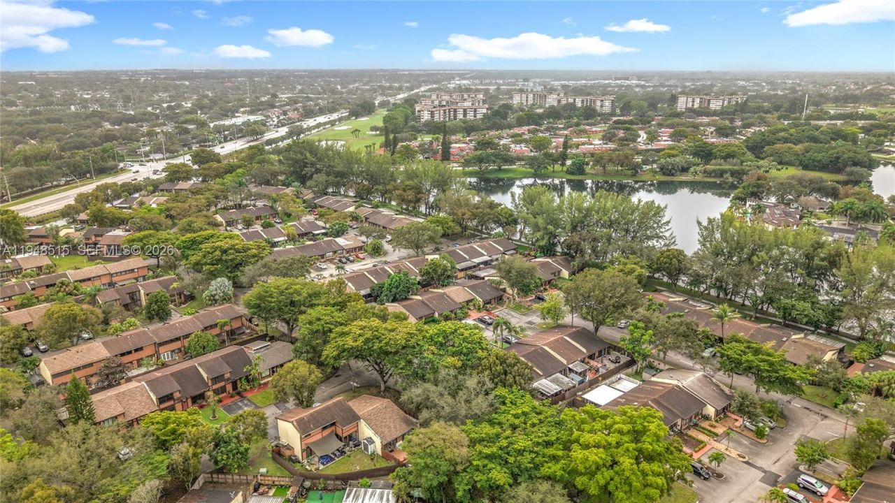 10340 Laurel Ct, Pembroke Pines, FL 33026 Photo