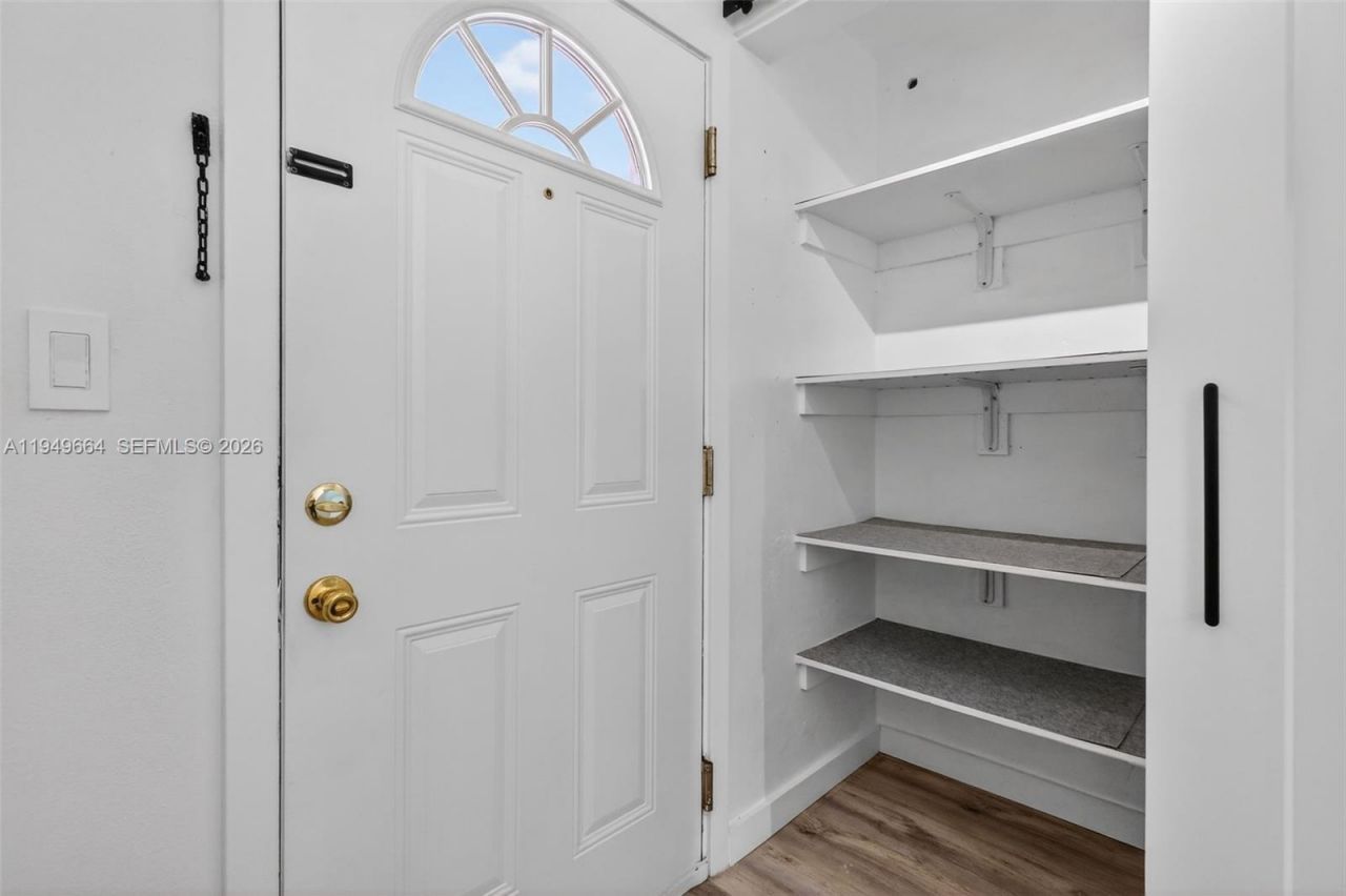 1501 NE 191st St, Unit C212, Miami, FL 33179 Photo