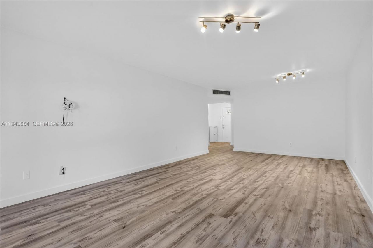 1501 NE 191st St, Unit C212, Miami, FL 33179 Photo