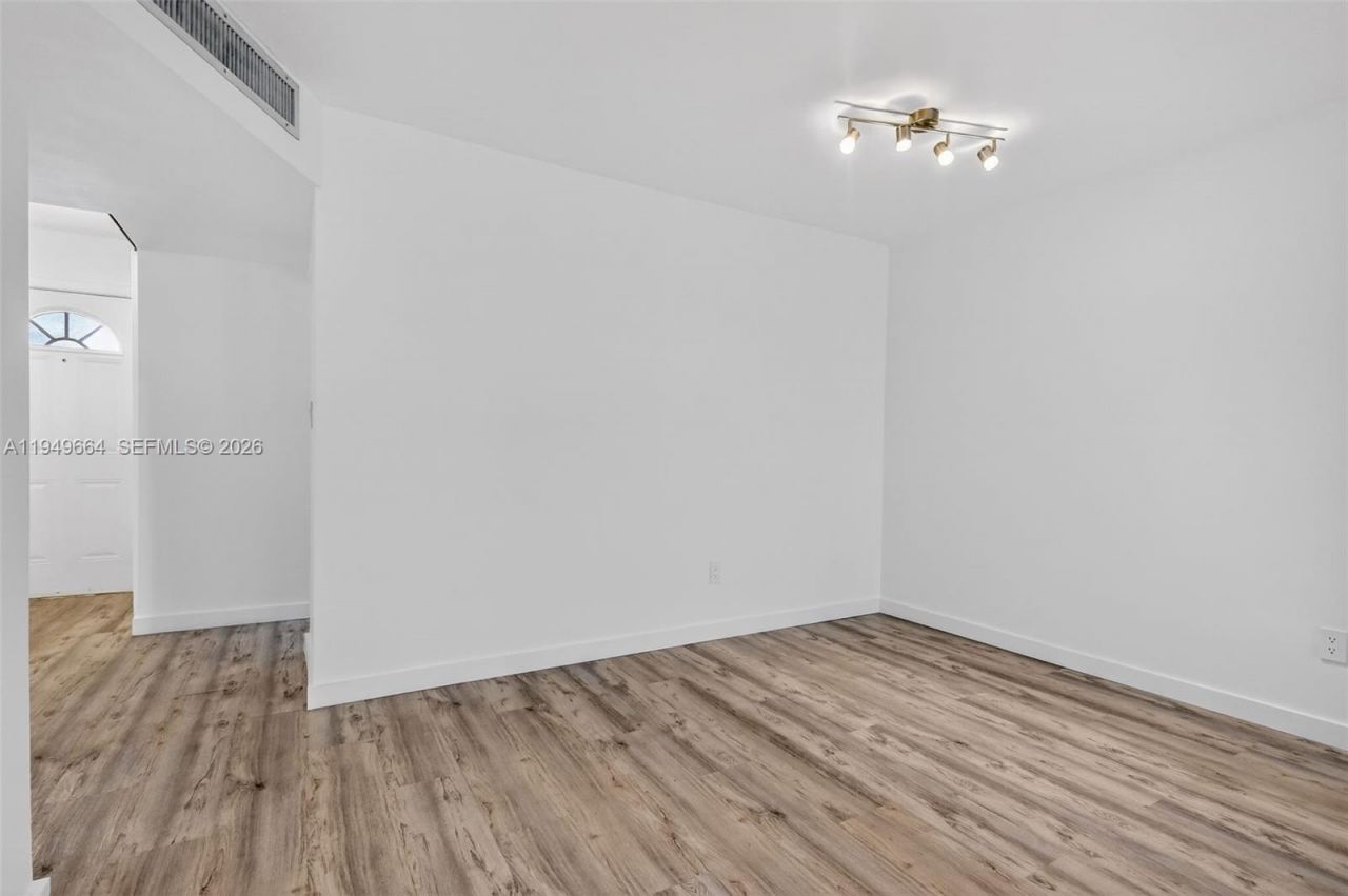 1501 NE 191st St, Unit C212, Miami, FL 33179 Photo