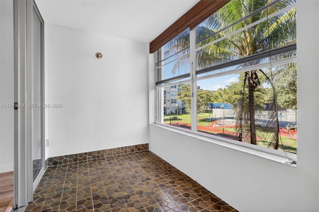 1501 NE 191st St, Unit C212, Miami, FL 33179 Photo