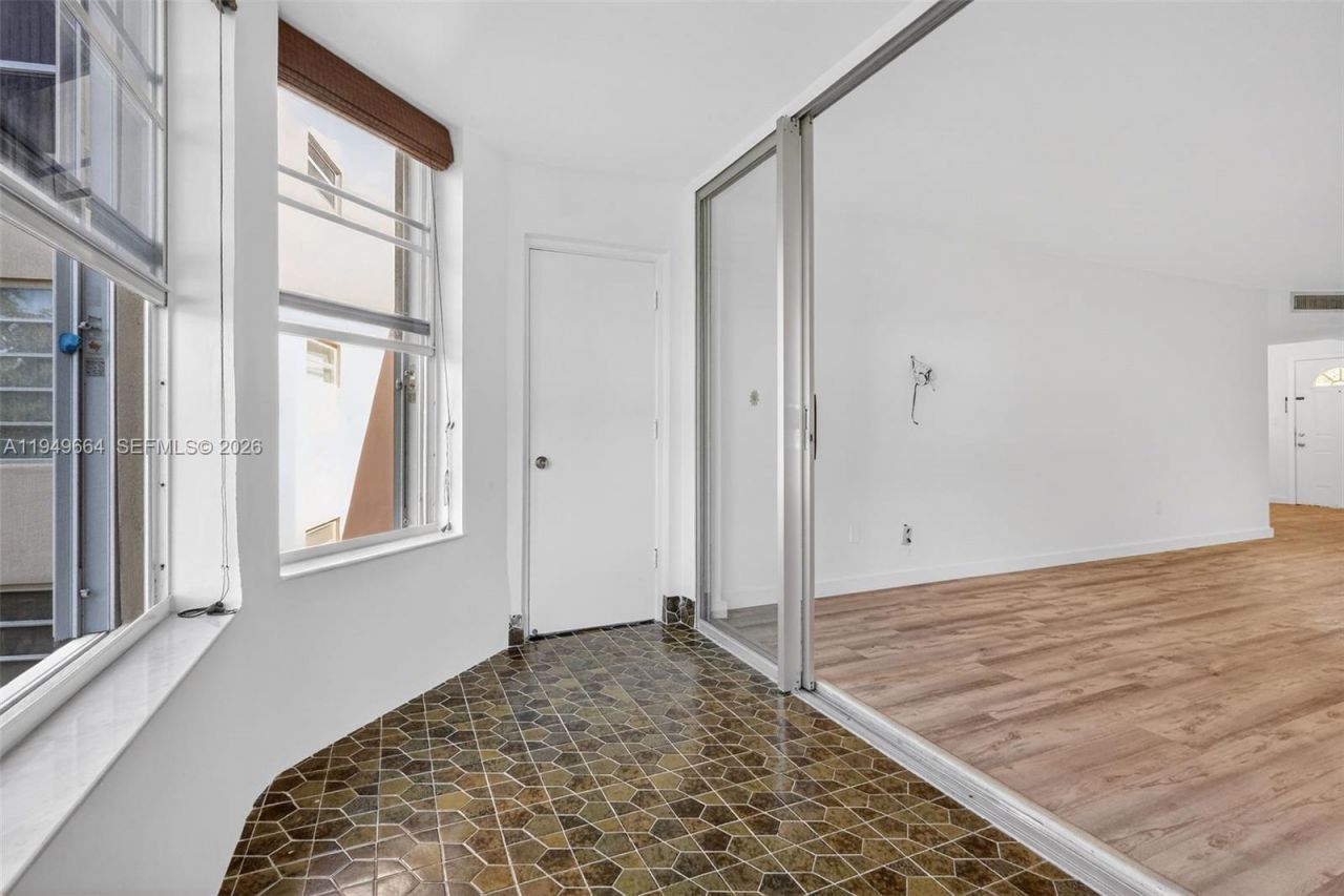 1501 NE 191st St, Unit C212, Miami, FL 33179 Photo