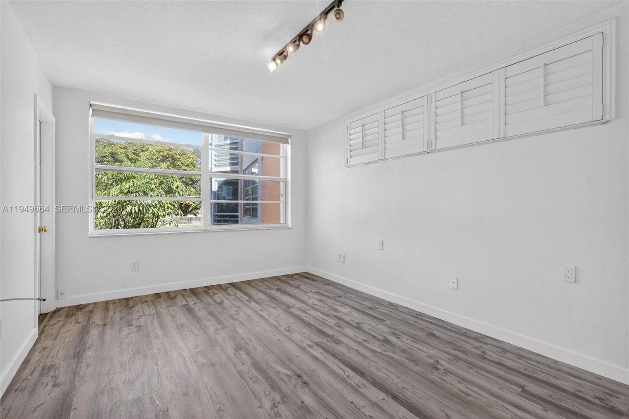 1501 NE 191st St, Unit C212, Miami, FL 33179 Photo