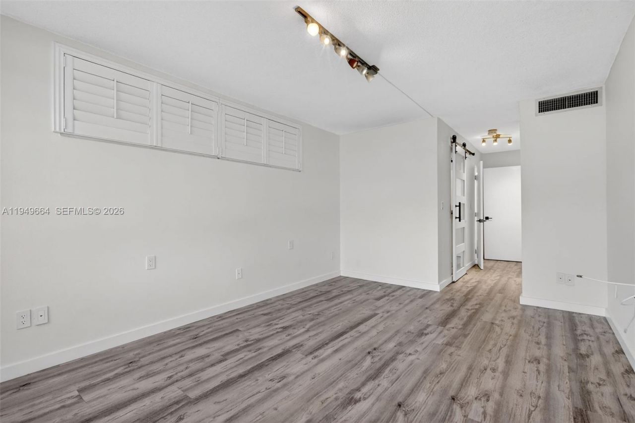 1501 NE 191st St, Unit C212, Miami, FL 33179 Photo