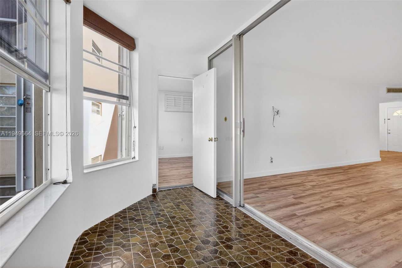 1501 NE 191st St, Unit C212, Miami, FL 33179 Photo