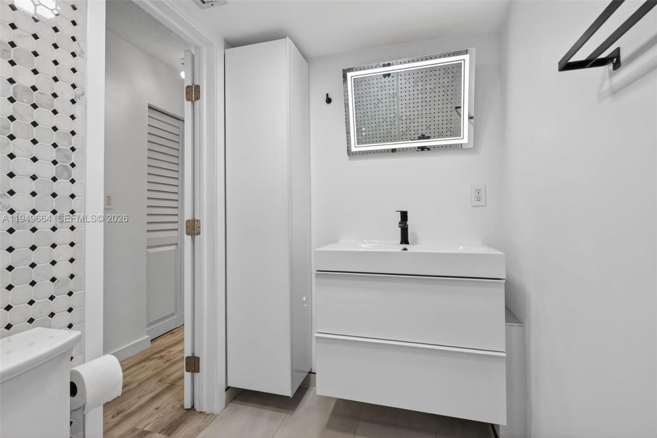 1501 NE 191st St, Unit C212, Miami, FL 33179 Photo