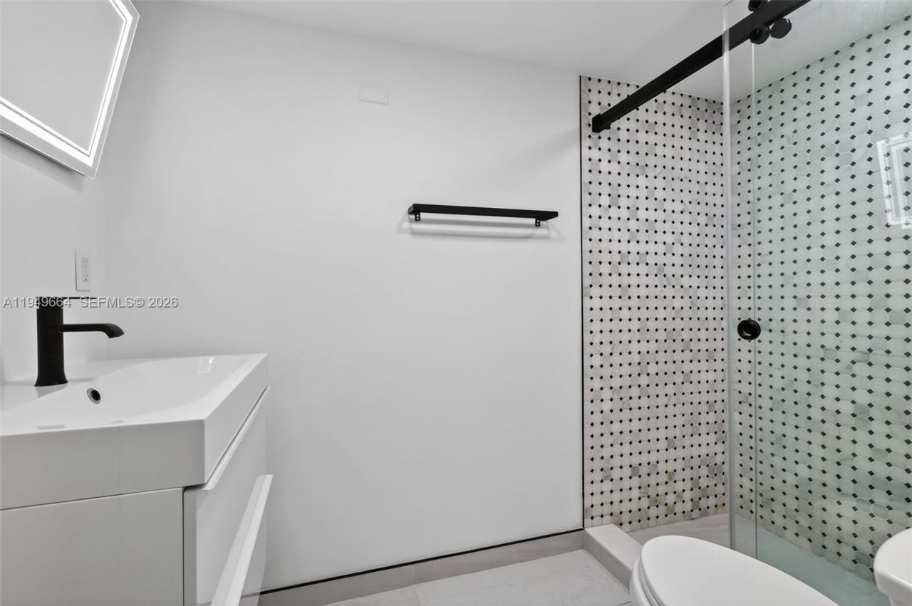 1501 NE 191st St, Unit C212, Miami, FL 33179 Photo