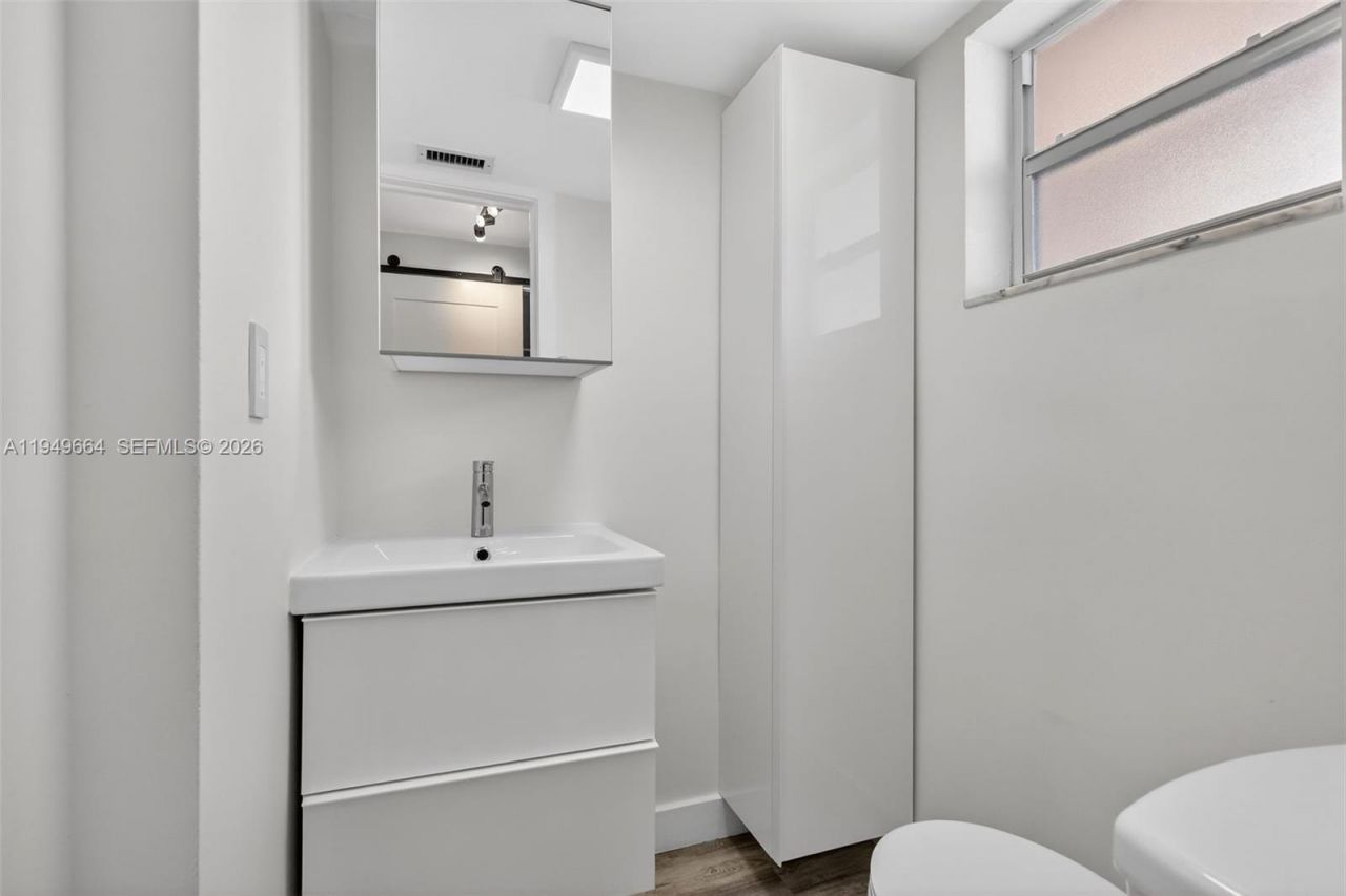 1501 NE 191st St, Unit C212, Miami, FL 33179 Photo