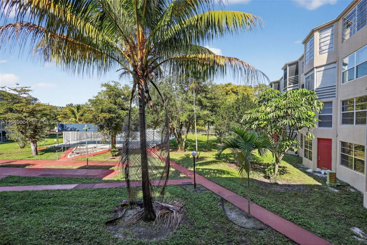 1501 NE 191st St, Unit C212, Miami, FL 33179 Photo