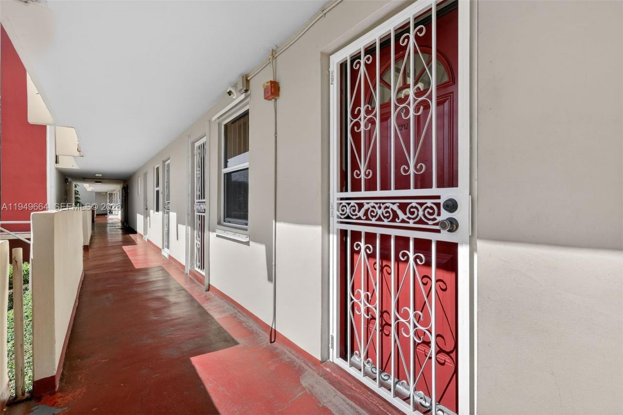 1501 NE 191st St, Unit C212, Miami, FL 33179 Photo