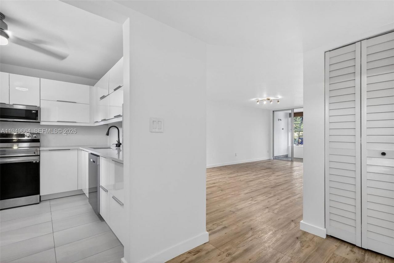 1501 NE 191st St, Unit C212, Miami, FL 33179 Photo