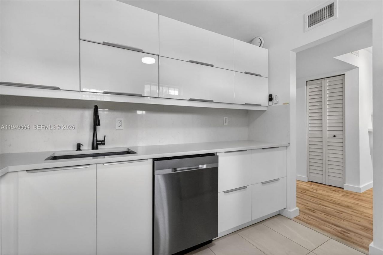 1501 NE 191st St, Unit C212, Miami, FL 33179 Photo