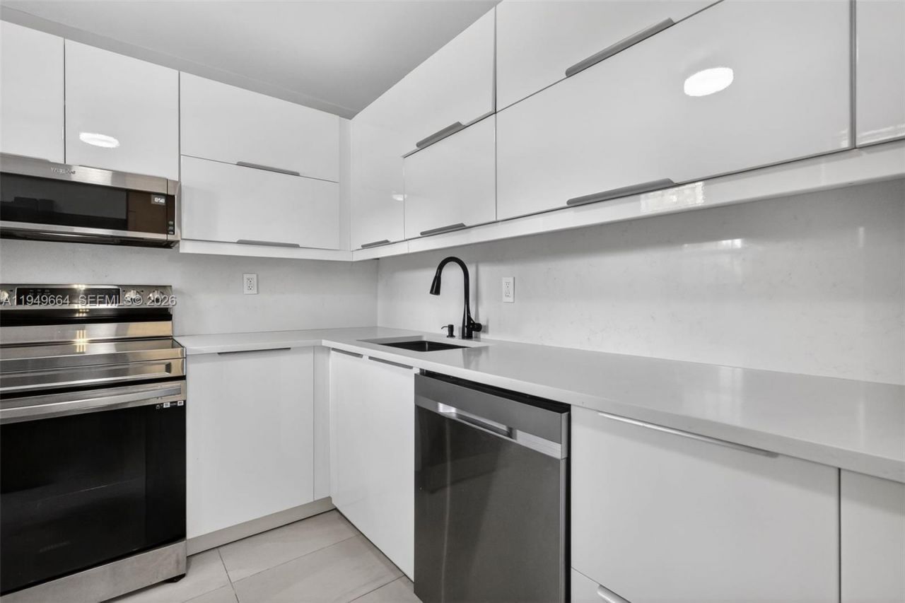 1501 NE 191st St, Unit C212, Miami, FL 33179 Photo