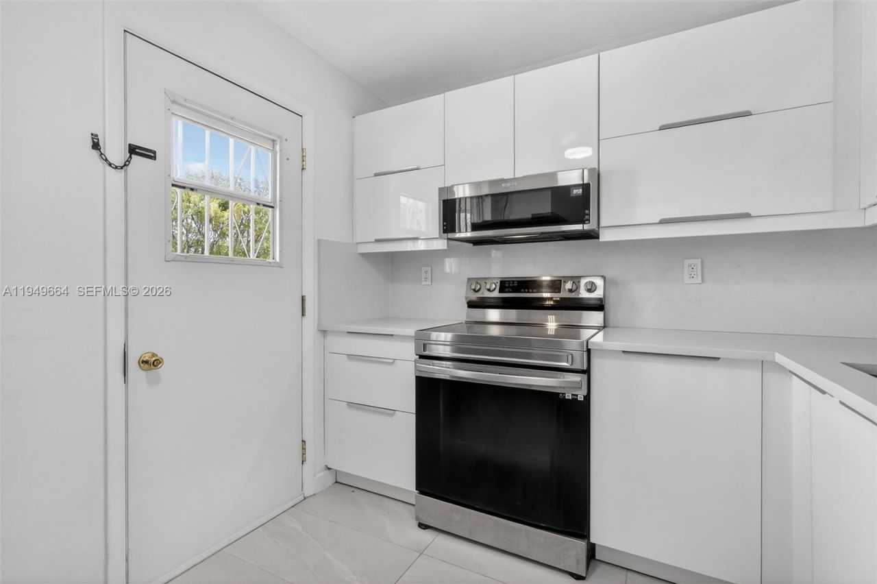 1501 NE 191st St, Unit C212, Miami, FL 33179 Photo