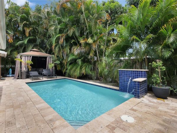424 NE 27th Dr , Wilton Manors, FL 33334