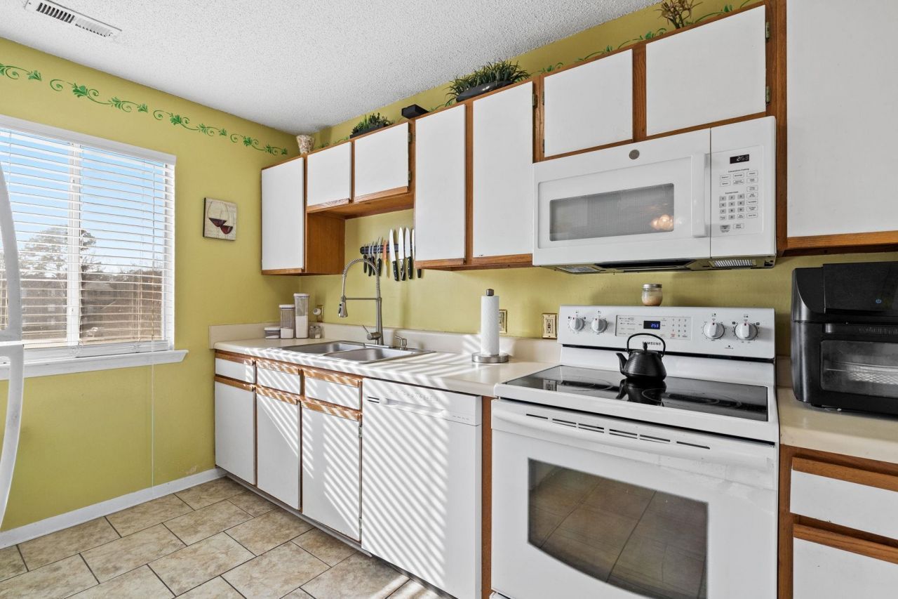 220 Myrtle Greens Dr. Photo 10