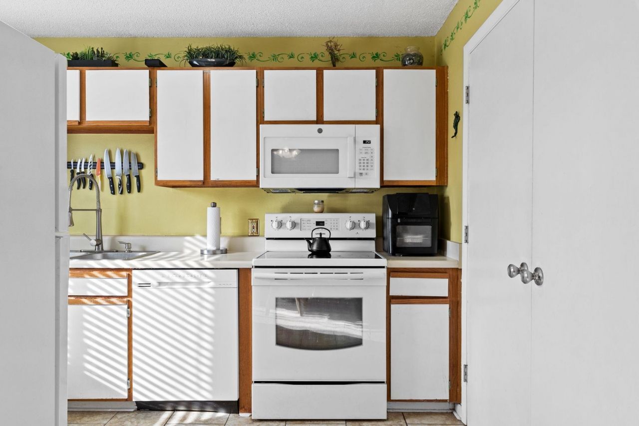 220 Myrtle Greens Dr. Photo 9