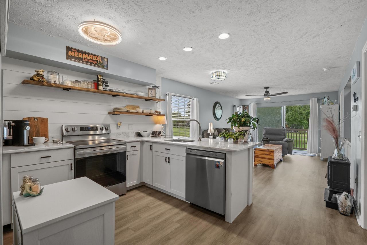 629 Waterway Village Blvd Photo 6