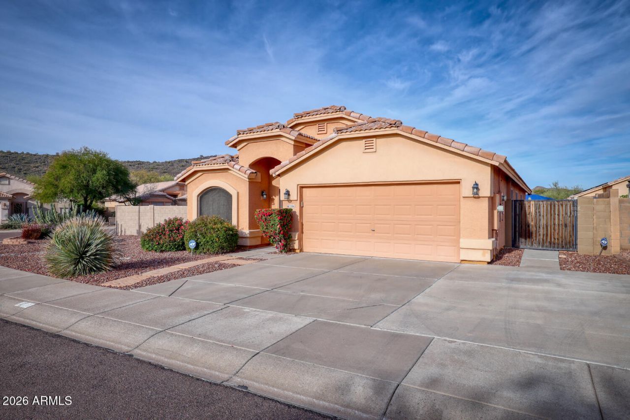 2206 E Ruby Lane, Phoenix, AZ 85024 Main Photo