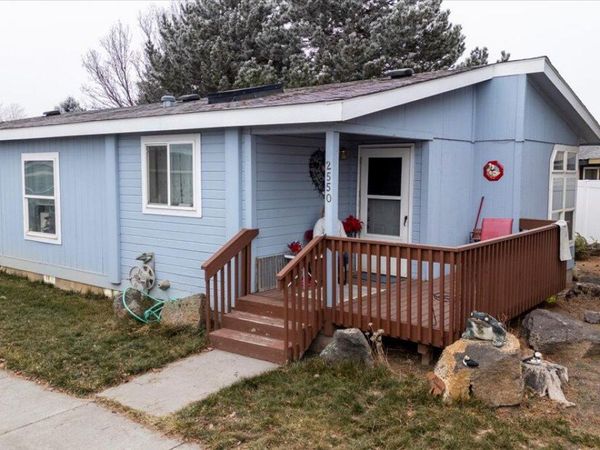 2550 SW Yarrow Creek Drive, Redmond, OR 97756