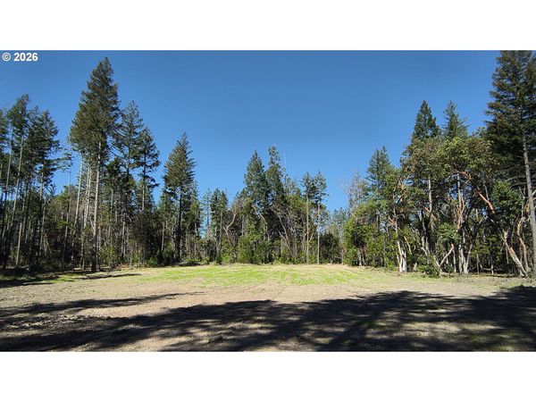 2100 SARATOGA WAY, Grants Pass, OR 97526