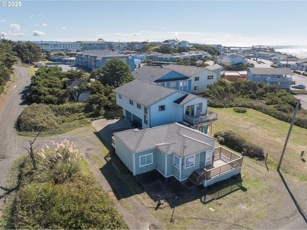 563/565 SW 4TH ST, Newport, OR 97365