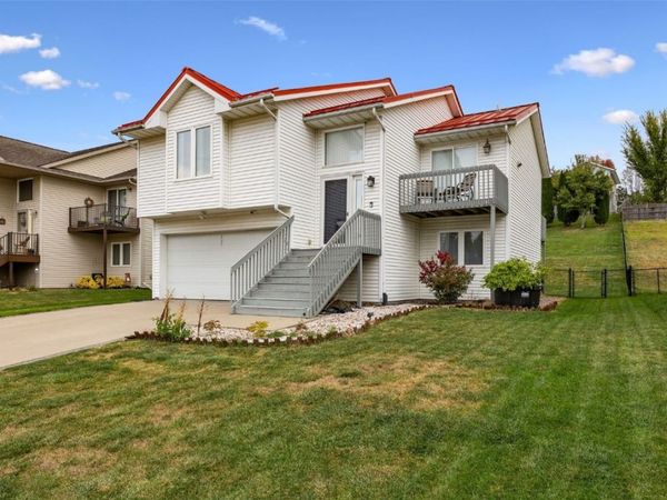 1731 Parkway Drive, Coralville, IA 52241