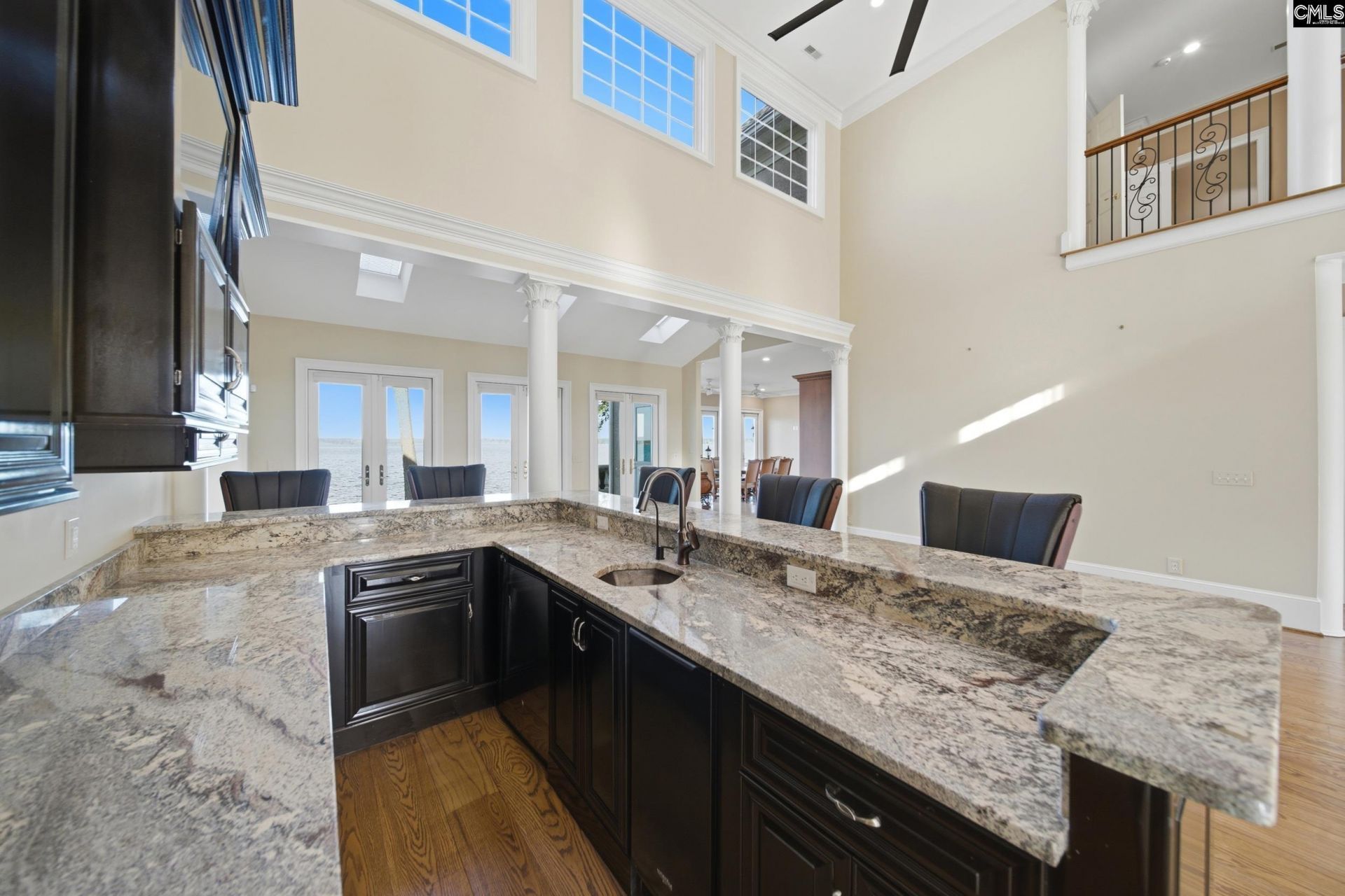 180 Lillian Street Photo 32