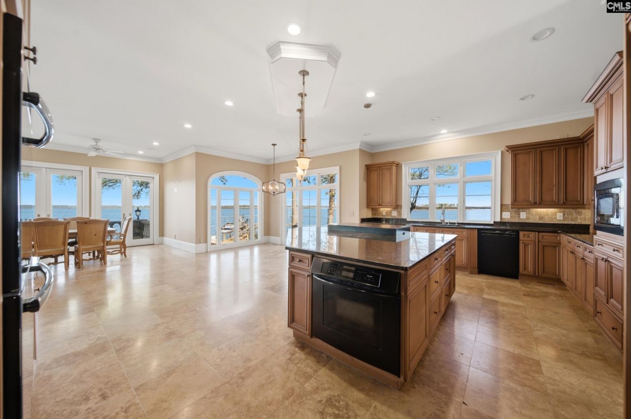 180 Lillian Street  Photo 37