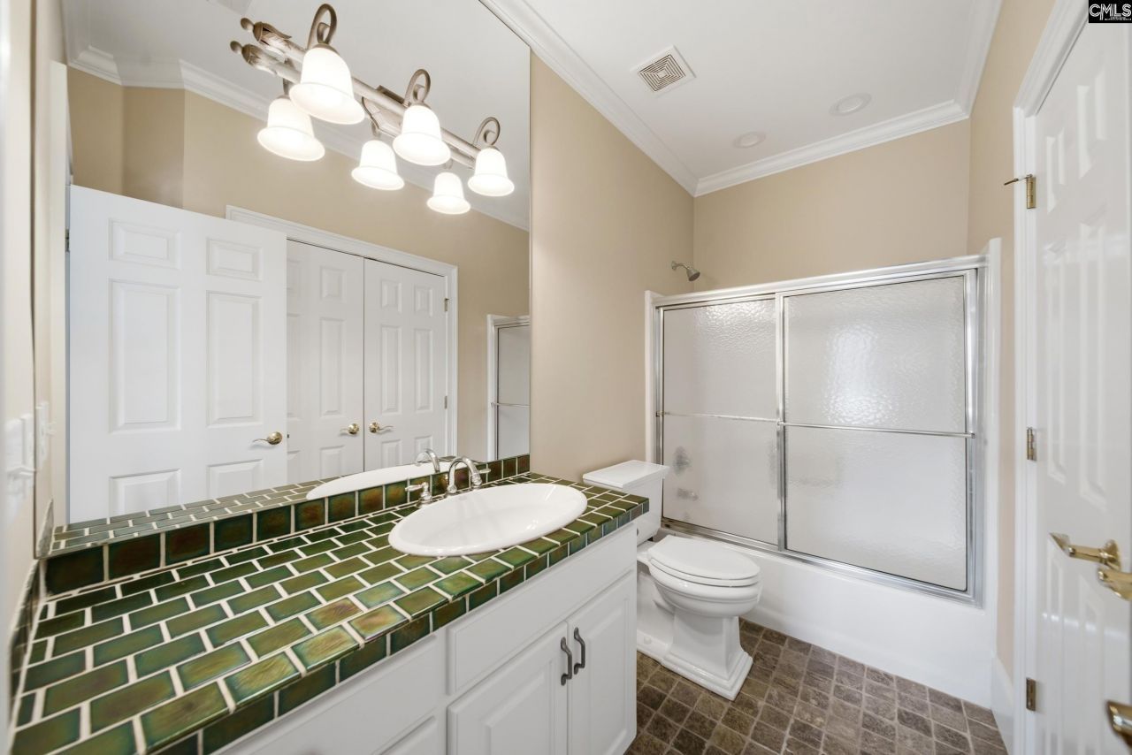 180 Lillian Street  Photo 58