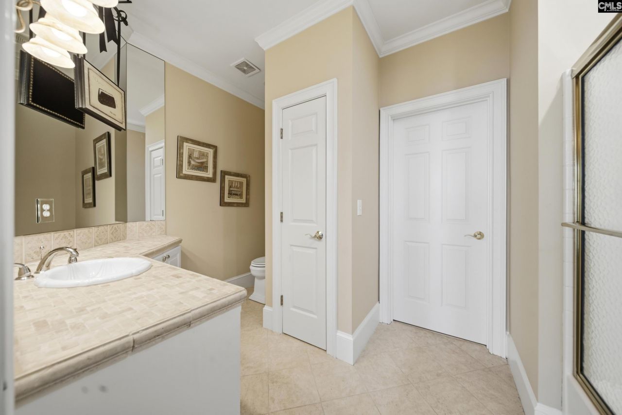 180 Lillian Street  Photo 68