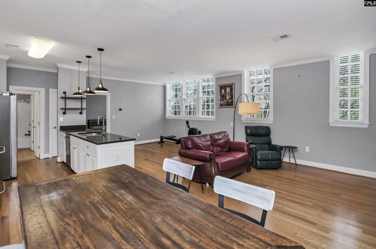 705 Maple Street Photo 10