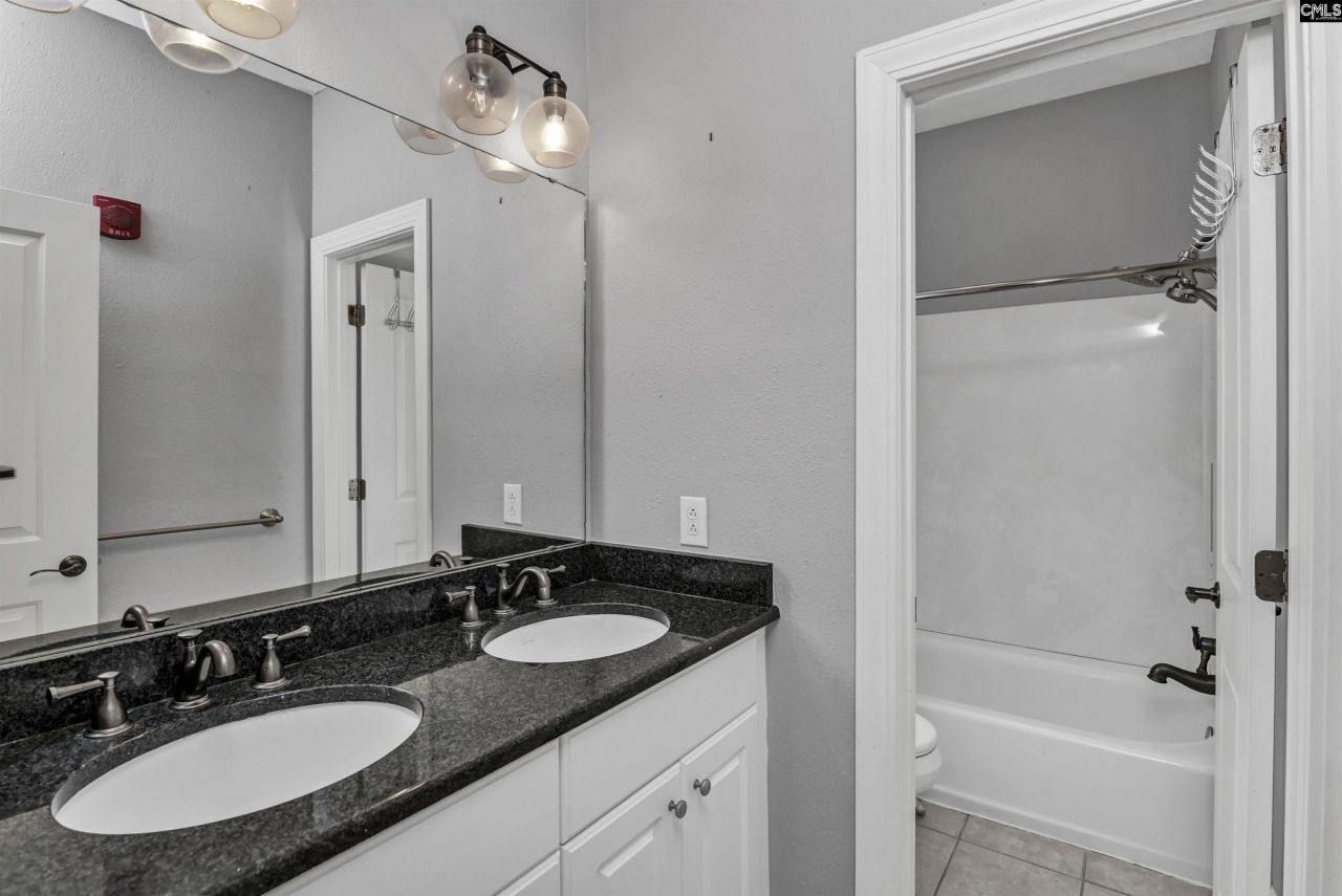 705 Maple Street Photo 16