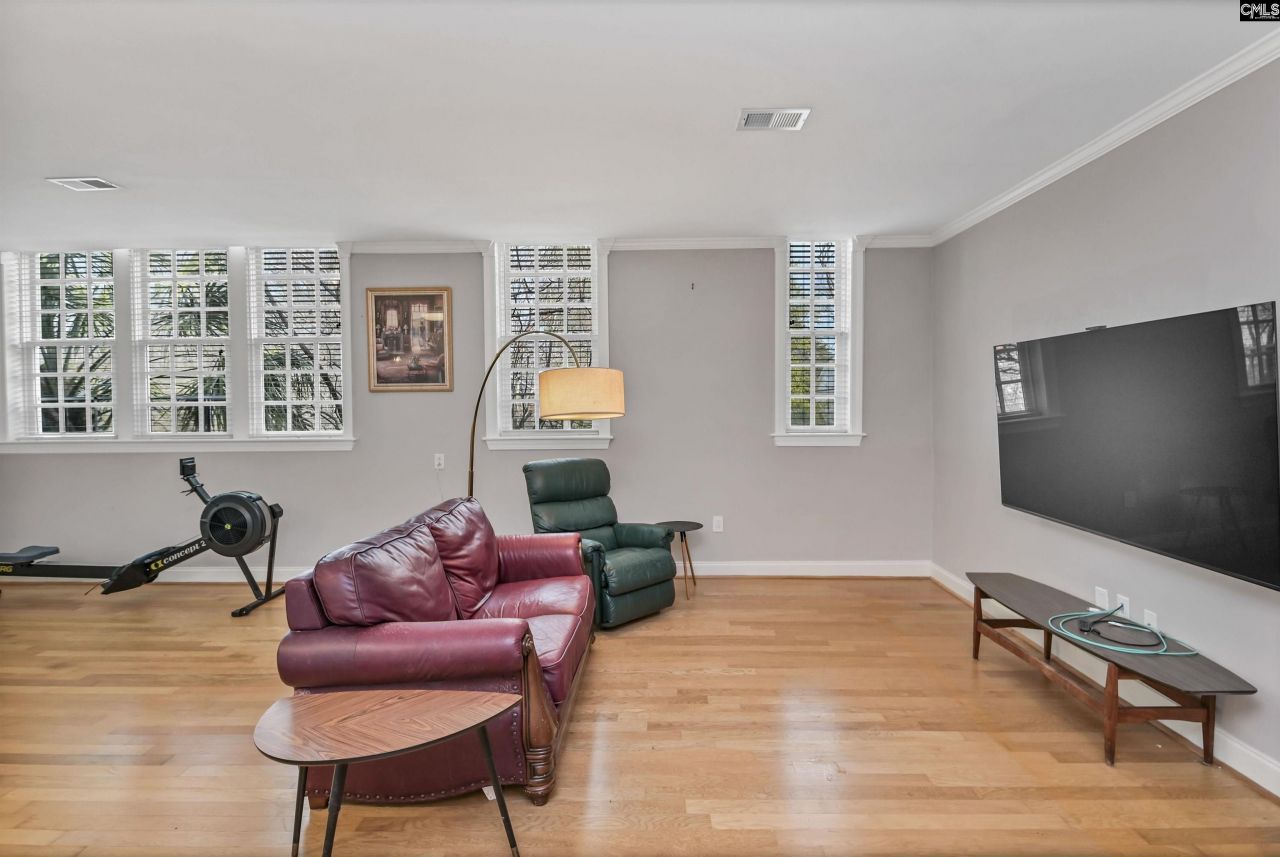 705 Maple Street Photo 21