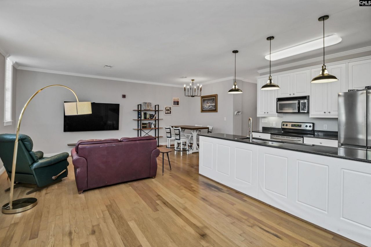 705 Maple Street Photo 24