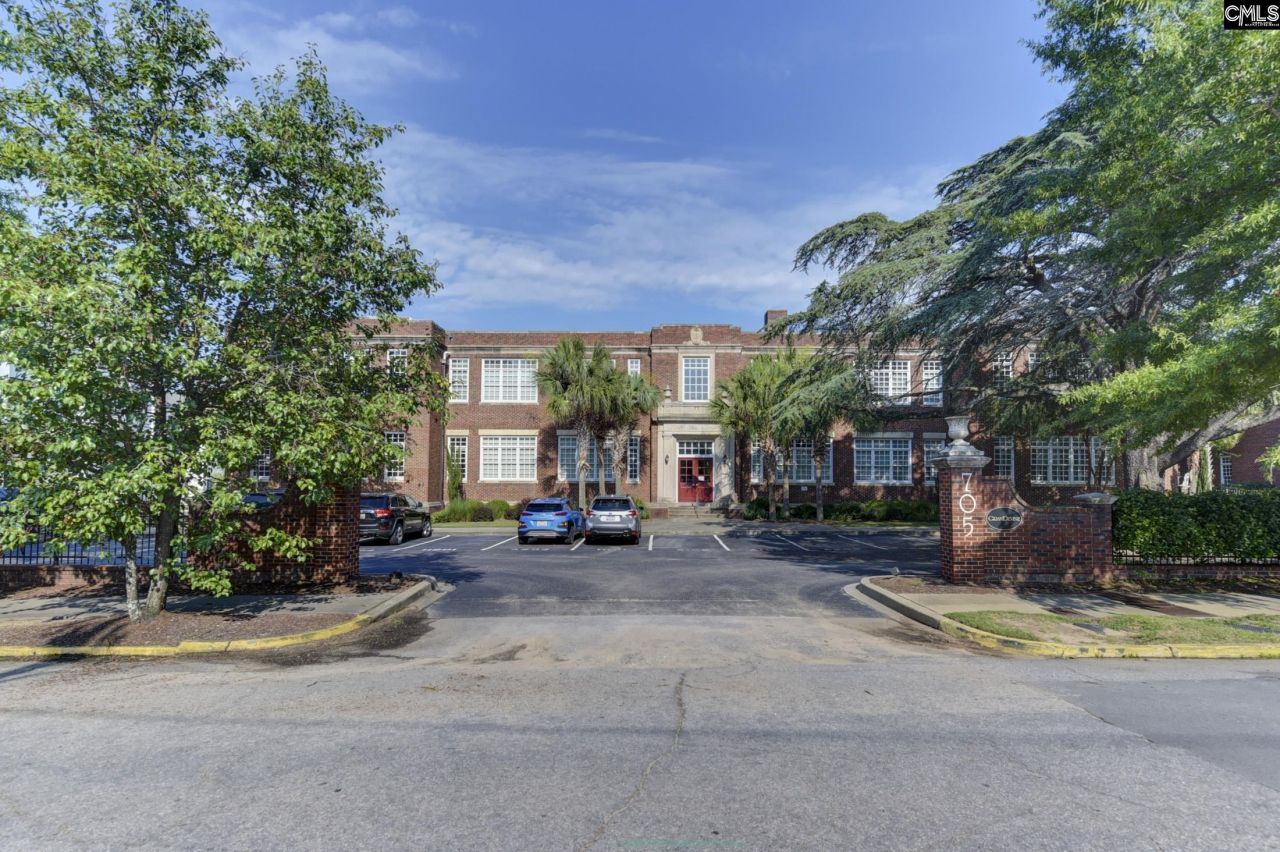 705 Maple Street Photo 32